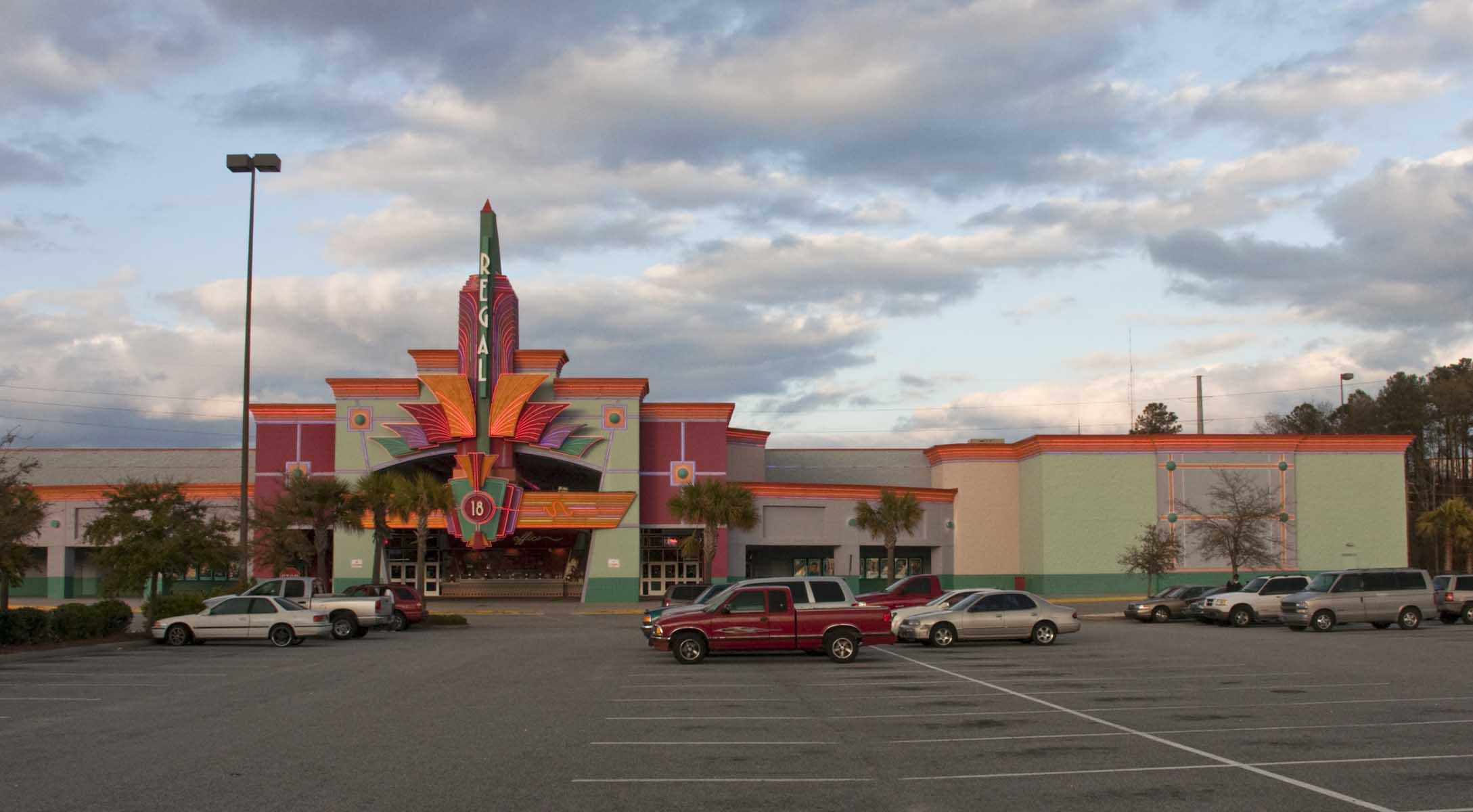 Regal Charles Towne Square Stadium 18